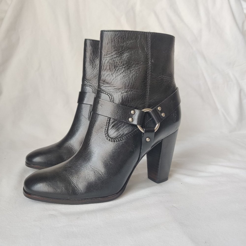 FRYE Laurie Harness Short BLACK